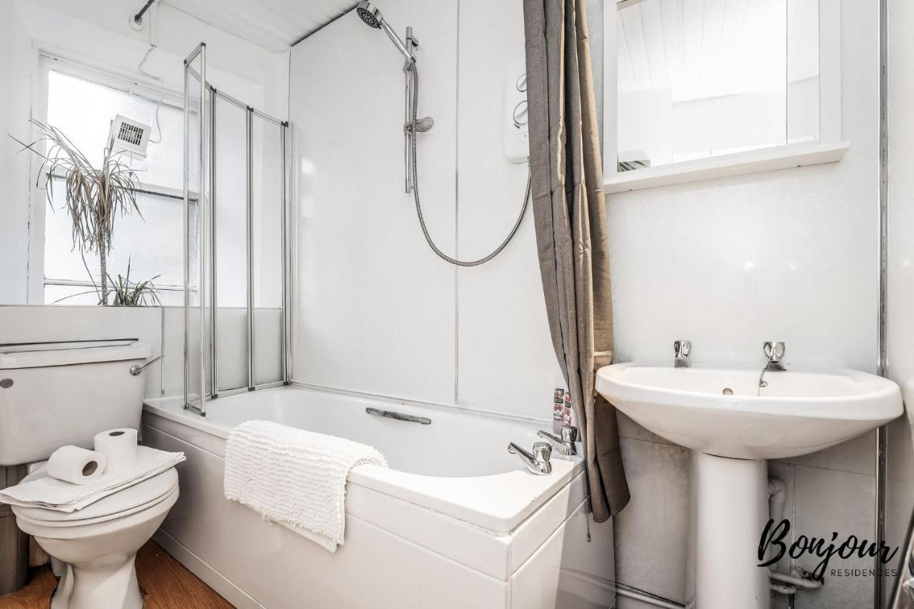 Cosy Grassmarket 2Br-1Ba - Newly Decorated! By Bonjour Residences Edimburgo Esterno foto