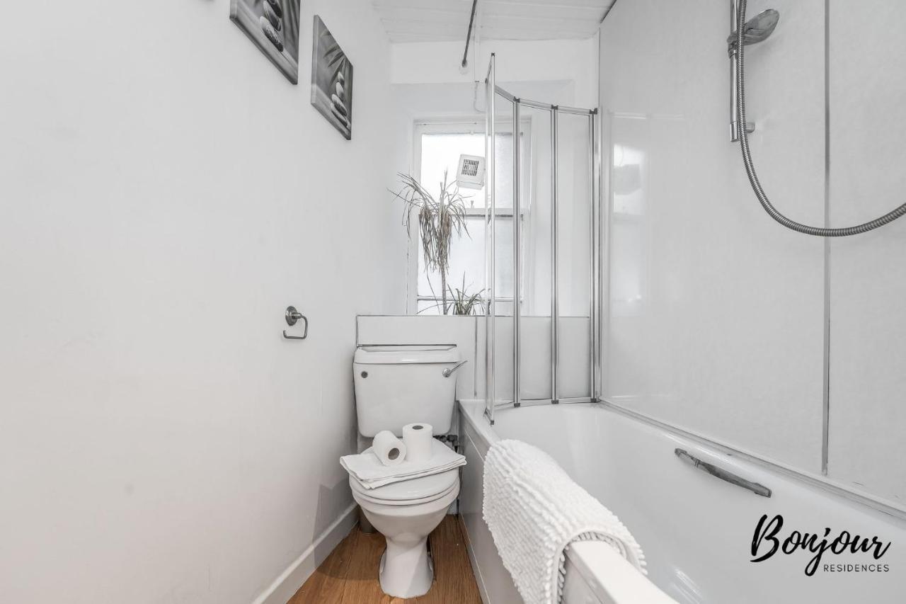 Cosy Grassmarket 2Br-1Ba - Newly Decorated! By Bonjour Residences Edimburgo Esterno foto